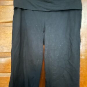 Gap black capri, yoga pants maternity